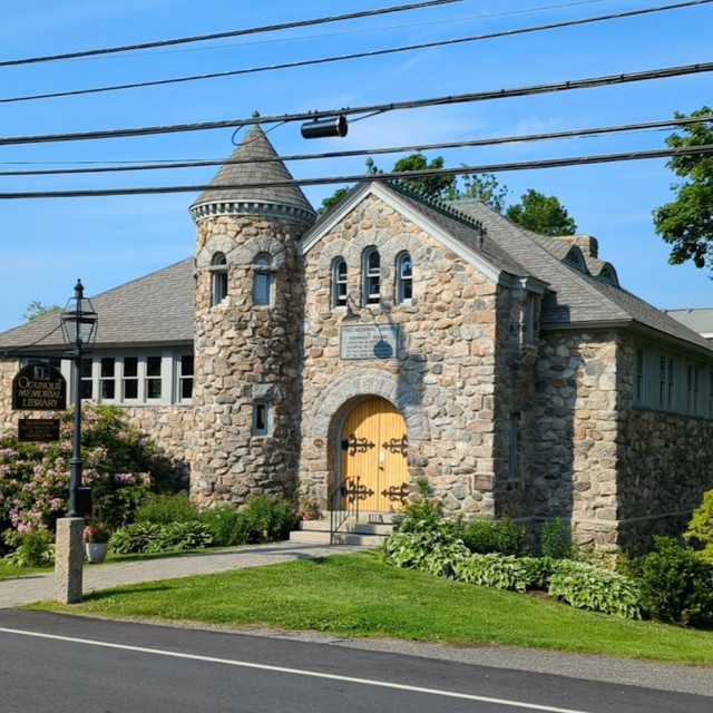 The front of the Ogunquit library