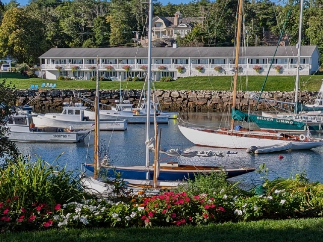 Sailboats sitting in Perkins Cove.