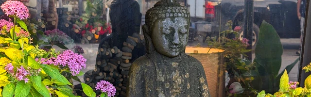 A garden statue outside a shop in Perkins Cove
