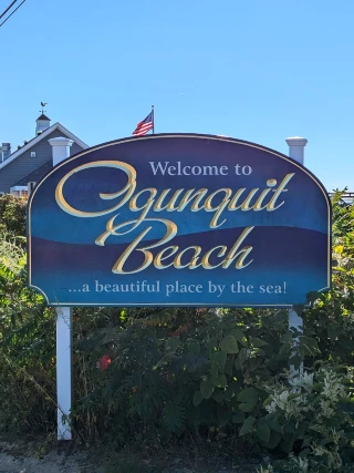 A sign that says welcome to Ogunquit beach